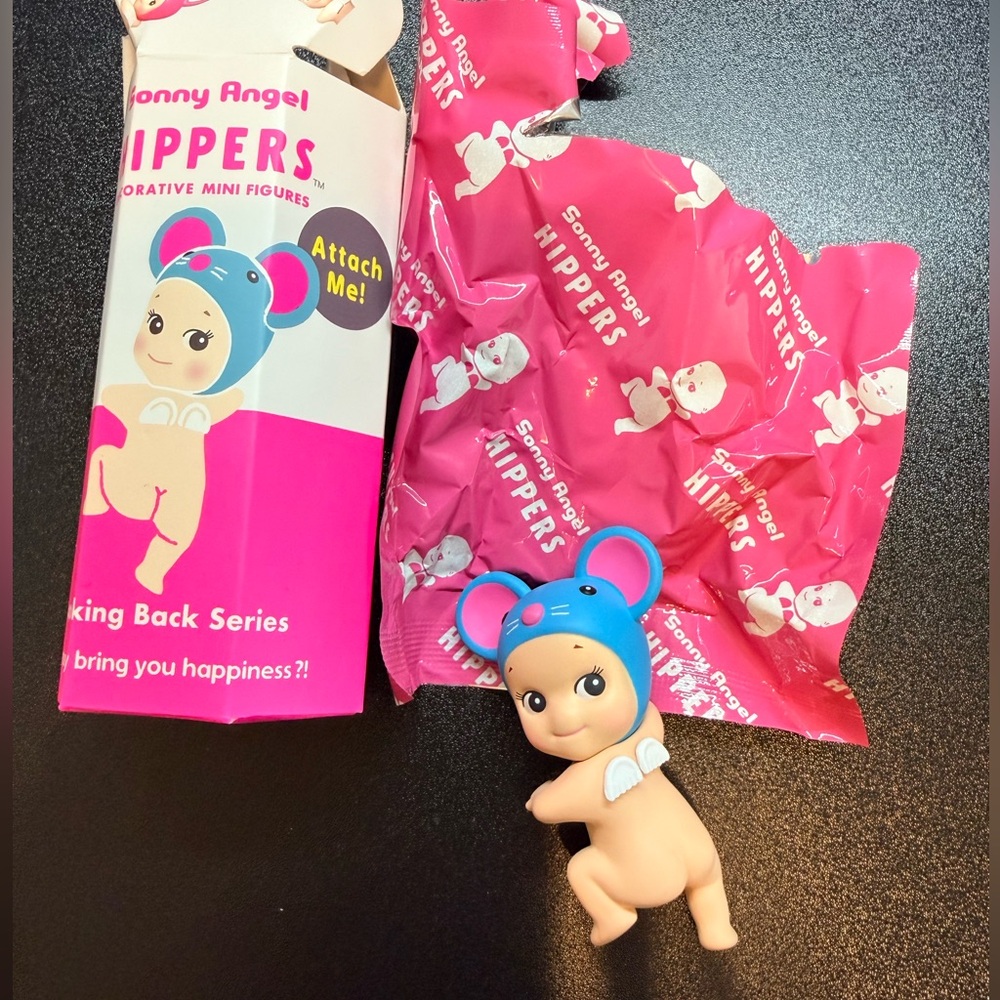 Sonny Angel Hippers Looking Back series - mouse
